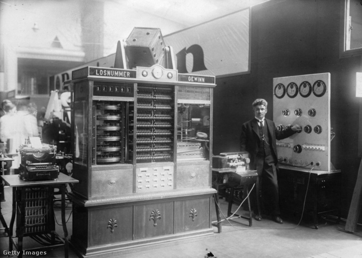 Az első teljesen automatikus lottógép. (1930, Németország)